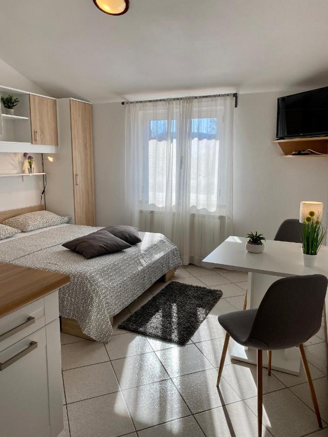Guest House Renata Plomin Bagian luar foto