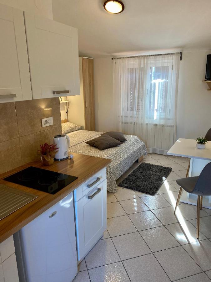 Guest House Renata Plomin Bagian luar foto