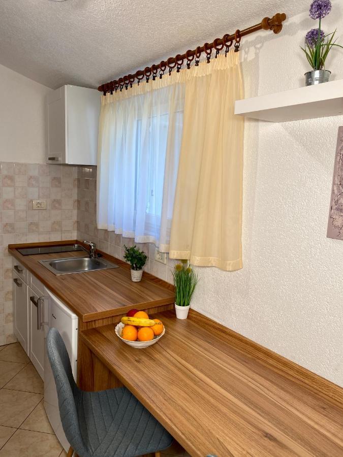 Guest House Renata Plomin Bagian luar foto