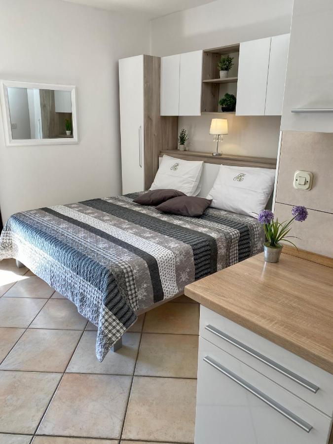 Guest House Renata Plomin Bagian luar foto