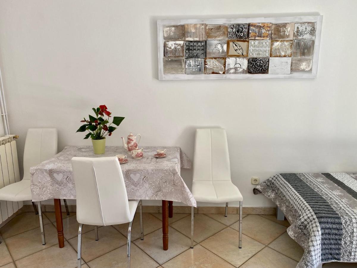 Guest House Renata Plomin Bagian luar foto