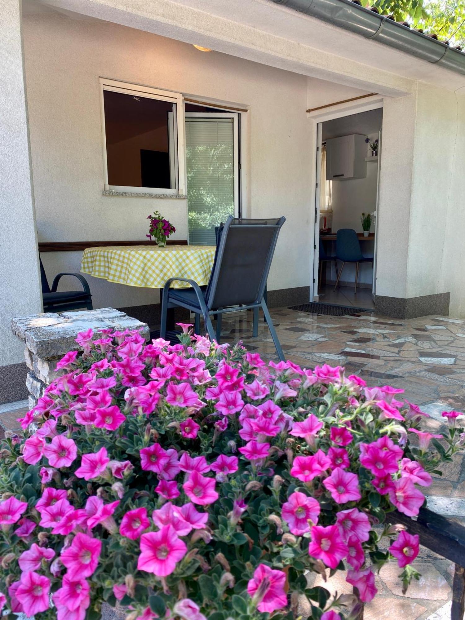 Guest House Renata Plomin Bagian luar foto