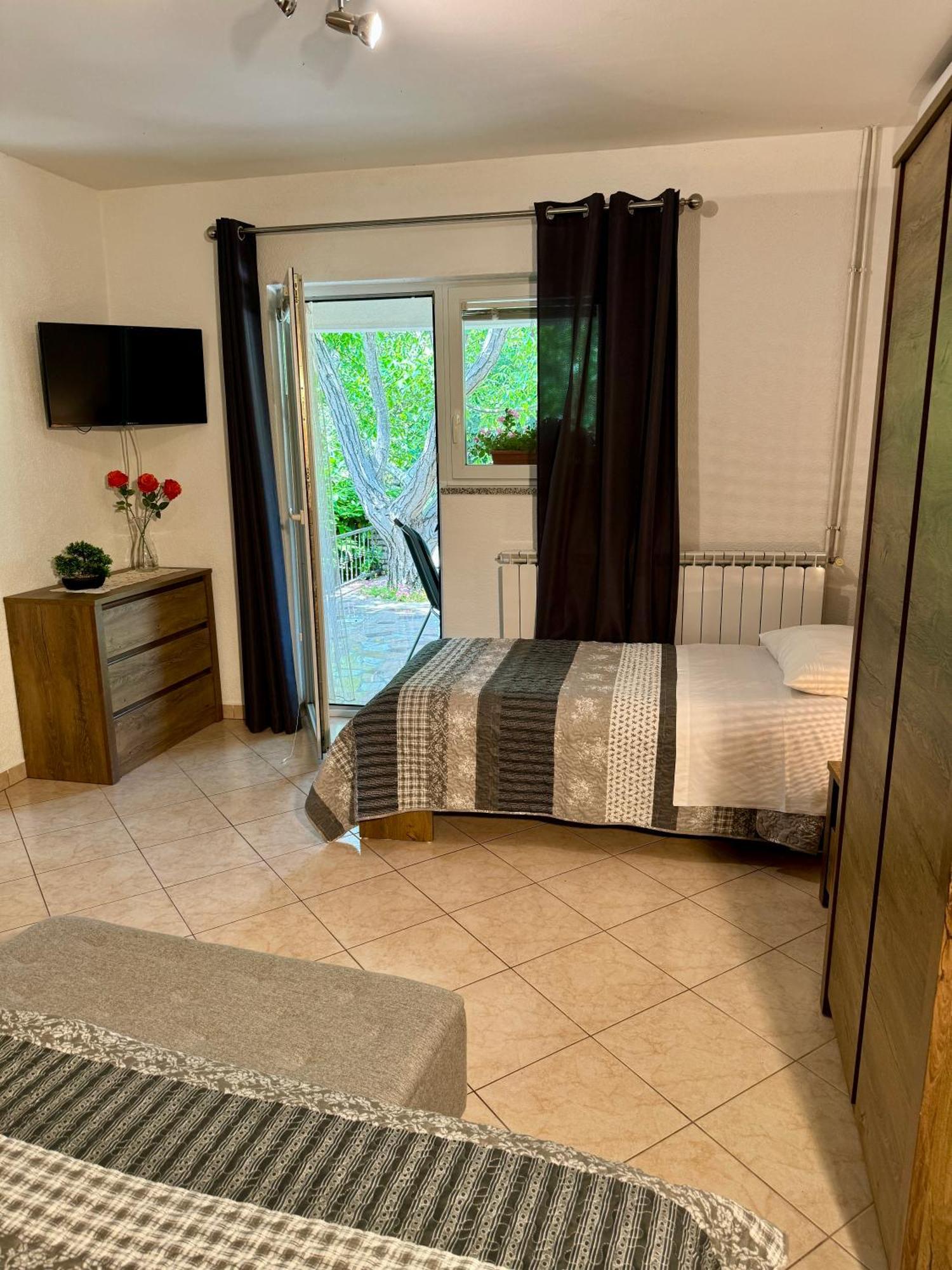 Guest House Renata Plomin Bagian luar foto
