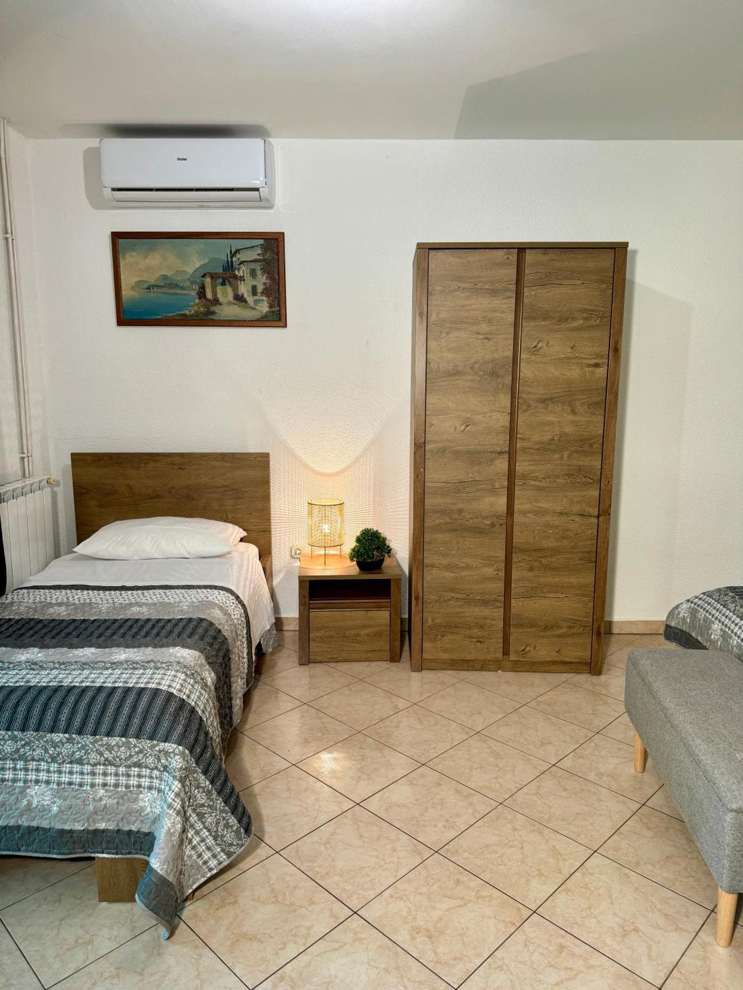 Guest House Renata Plomin Bagian luar foto