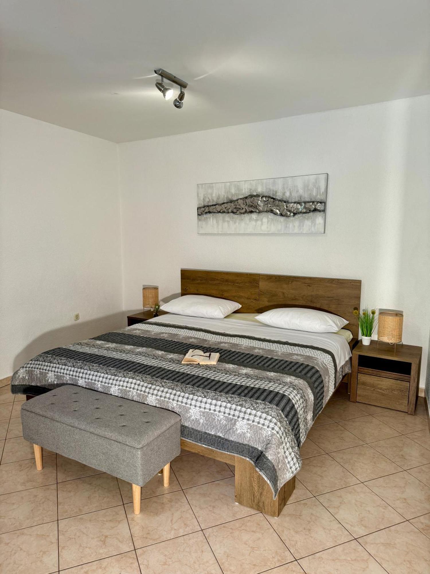 Guest House Renata Plomin Bagian luar foto