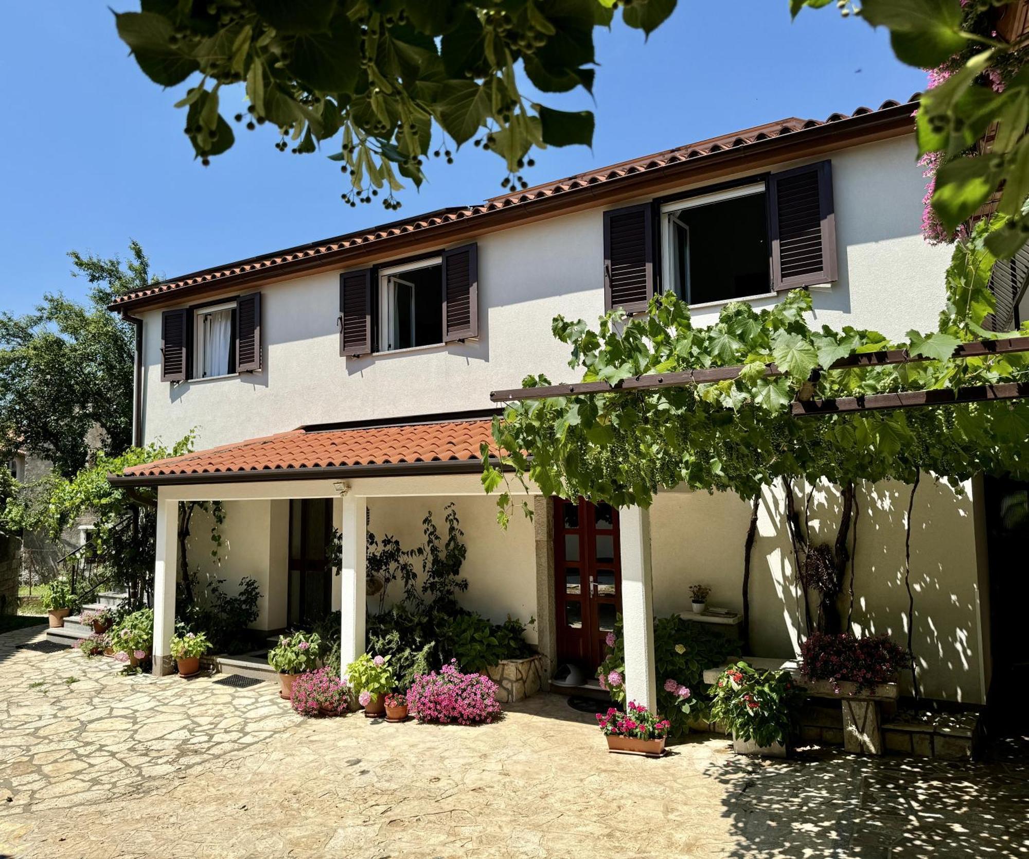 Guest House Renata Plomin Bagian luar foto