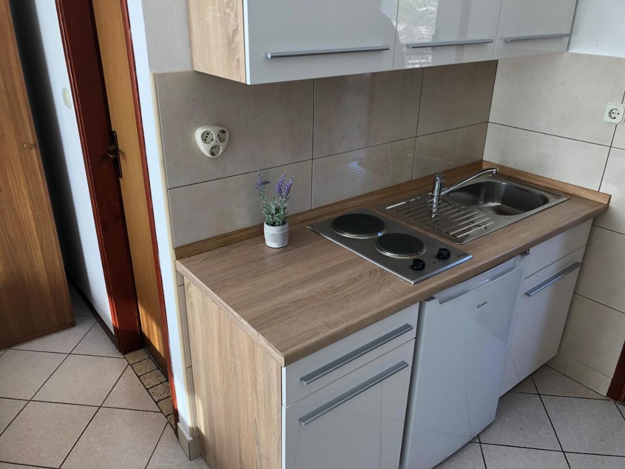 Guest House Renata Plomin Bagian luar foto