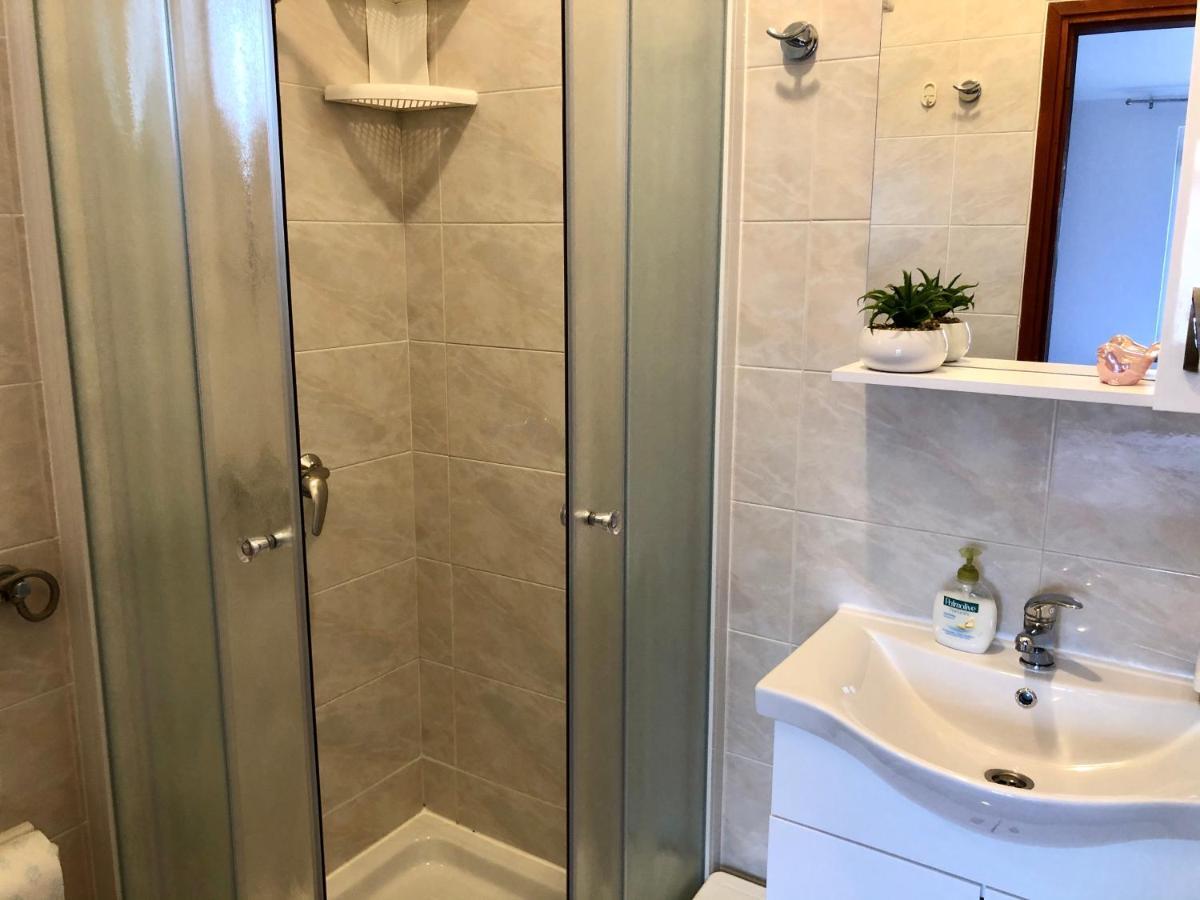 Guest House Renata Plomin Bagian luar foto